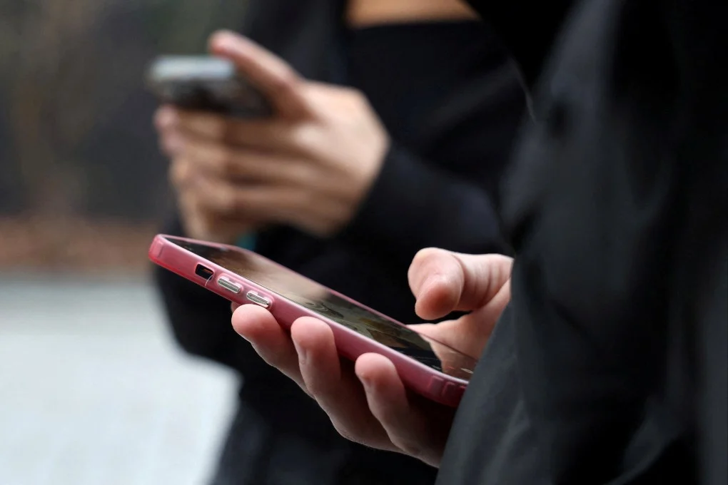 france-parliament-social-media-ban-under-15