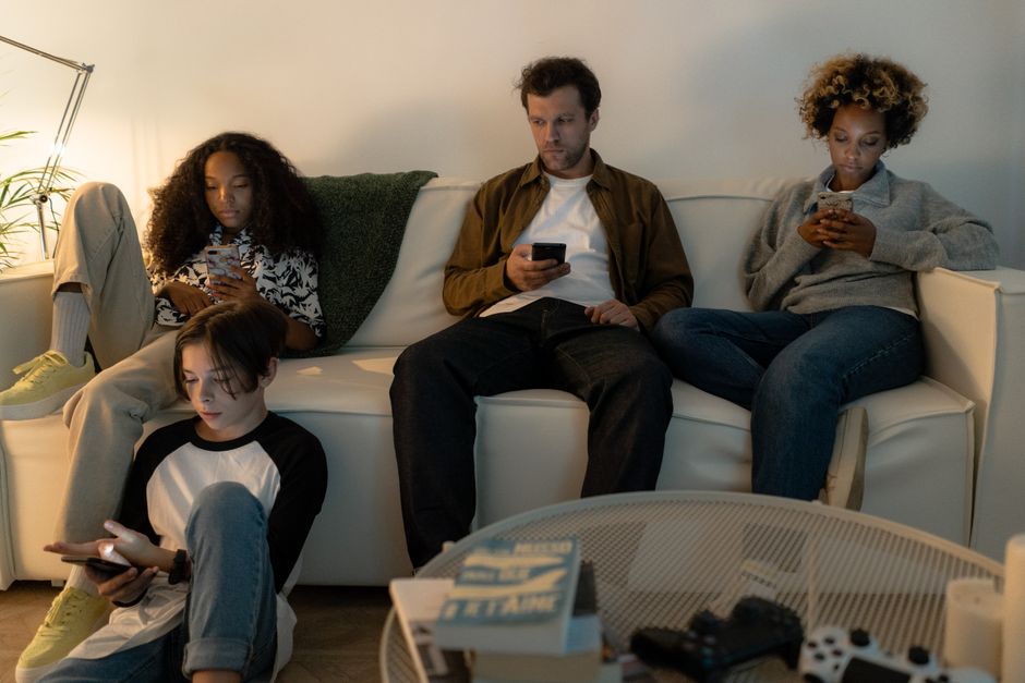 indonesia-social-media-ban-tests-families-digital-reality