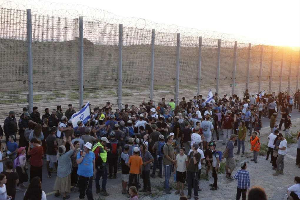 israelis-march-gaza-settlements