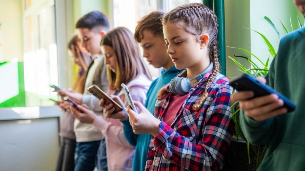 new-study-claims-just-2-percent-of-schools-in-england-have-ai-strategies