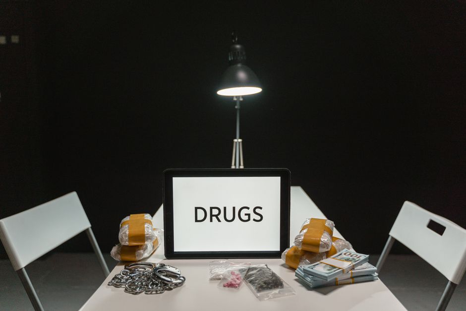 parcel-courier-in-flight-attendant-heroin-case-detained