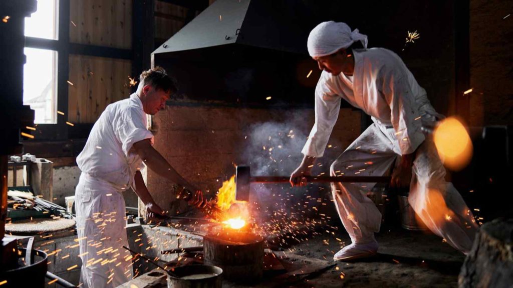 rural-japan-custom-swords-wealthy-tourists