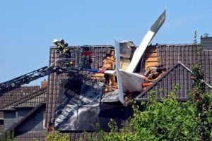 small-plane-crashes-into-house-germany-1-dead