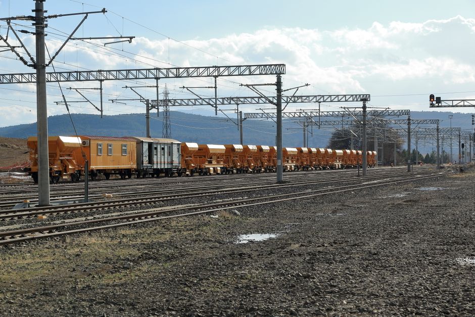 srt-gets-1st-thai-made-coach