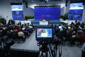 venezuela-leader-defends-quake-response-thousands-missing