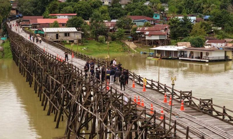 ชาวบ้านเฝ้ารอซ่อม ‘สะพานมอญ’ หลังฝนถล่มหนัก ส.ค. 2026