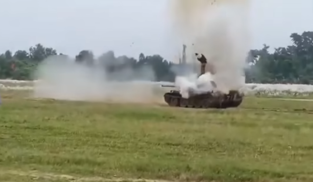 ภาพวินาทีระเบิดรถถัง Type 59 กองทัพบังกลาเทศ