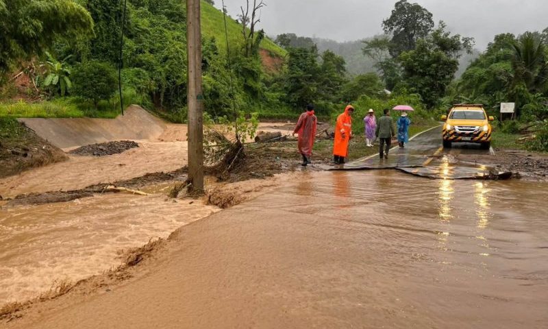 เตือน 24 จังหวัดไทย ระวังฝนตกหนัก น้ำท่วมฉับพลันถึงวันอังคาร